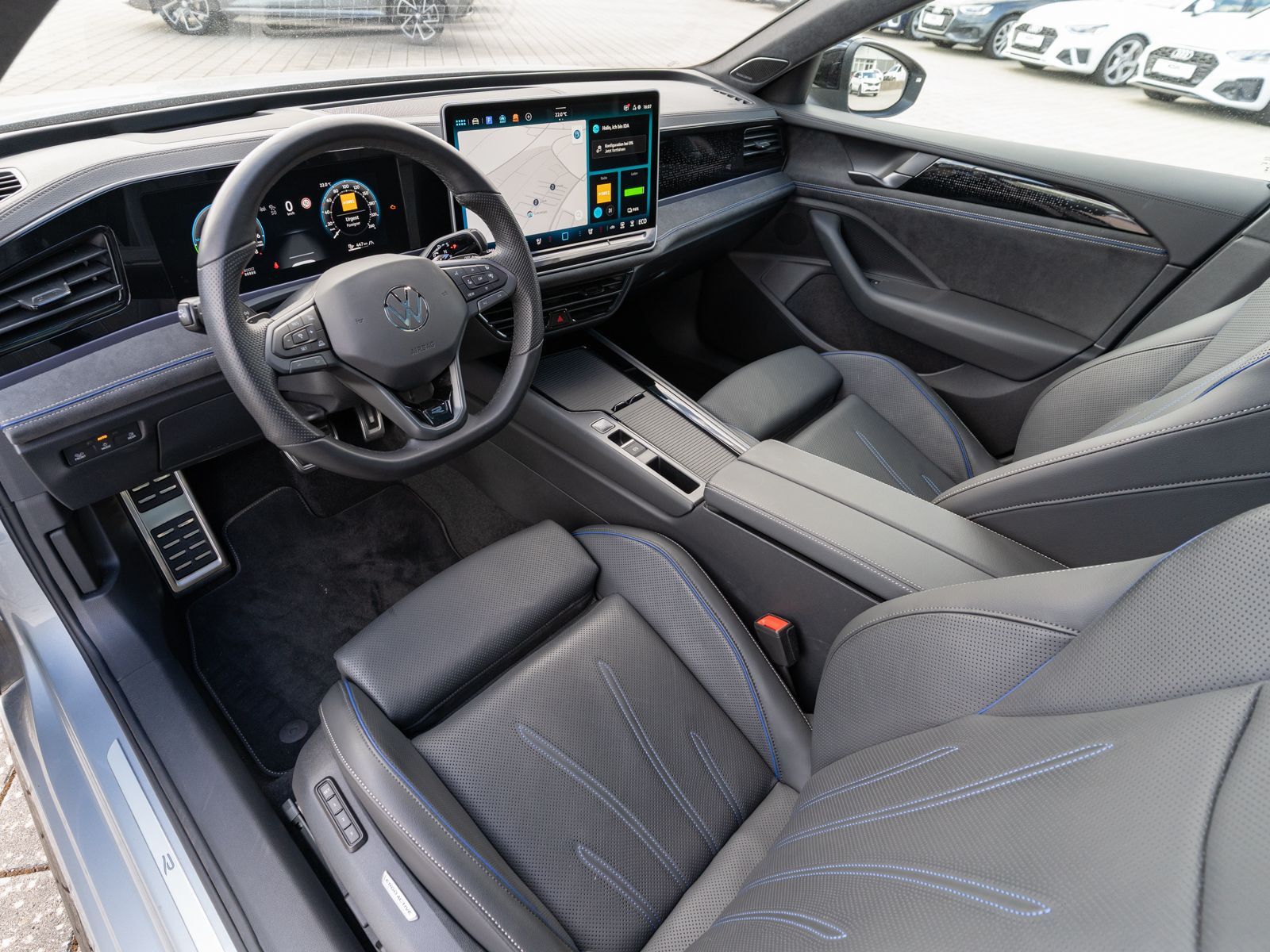 Fahrzeugabbildung Volkswagen Passat Variant R-Line 1.5 TSI eHybrid DSG PANO