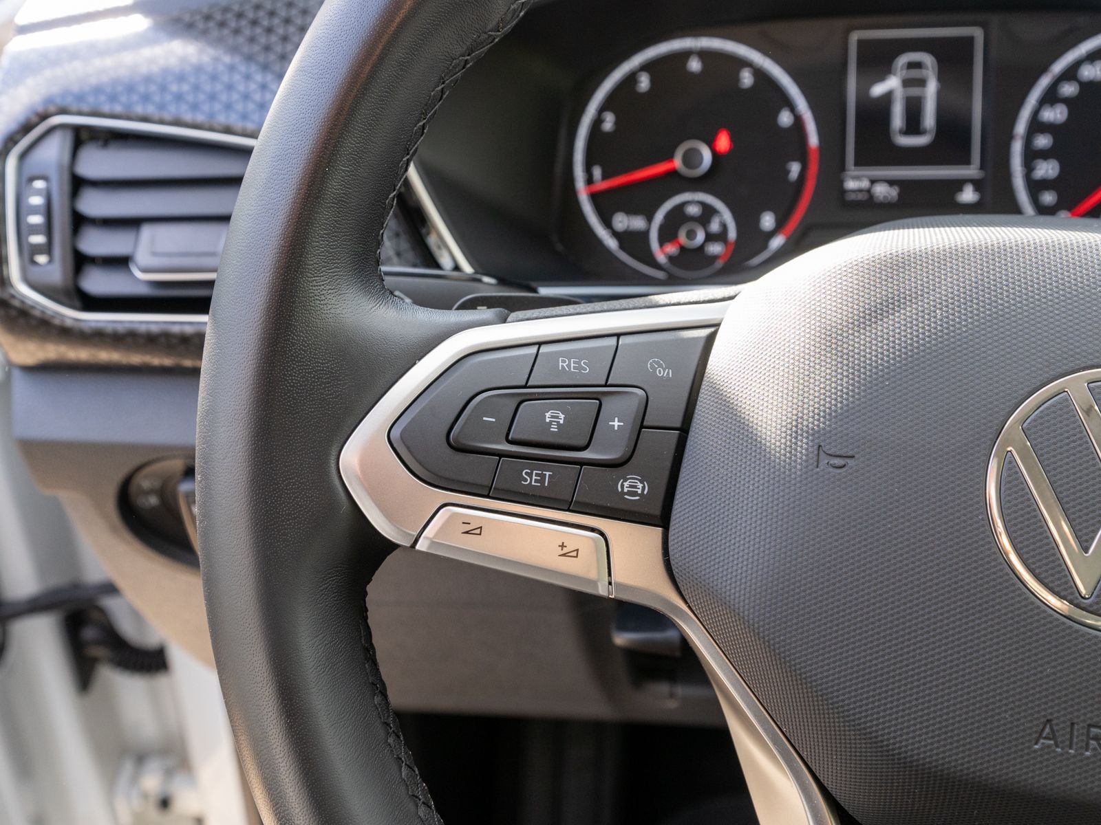 Fahrzeugabbildung Volkswagen T-Cross Style 1.5 TSI DSG LED Navi SHZ RFK ACC