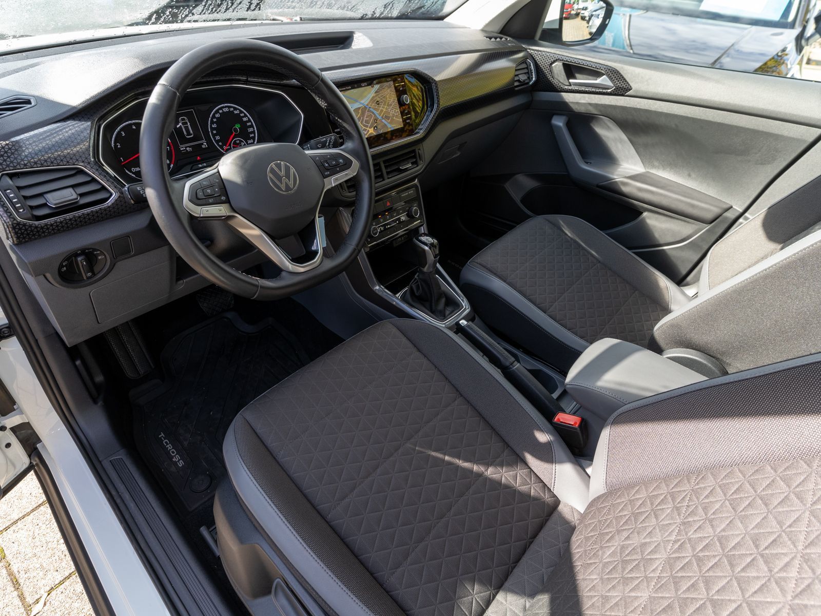 Fahrzeugabbildung Volkswagen T-Cross Style 1.5 TSI DSG LED Navi SHZ RFK ACC