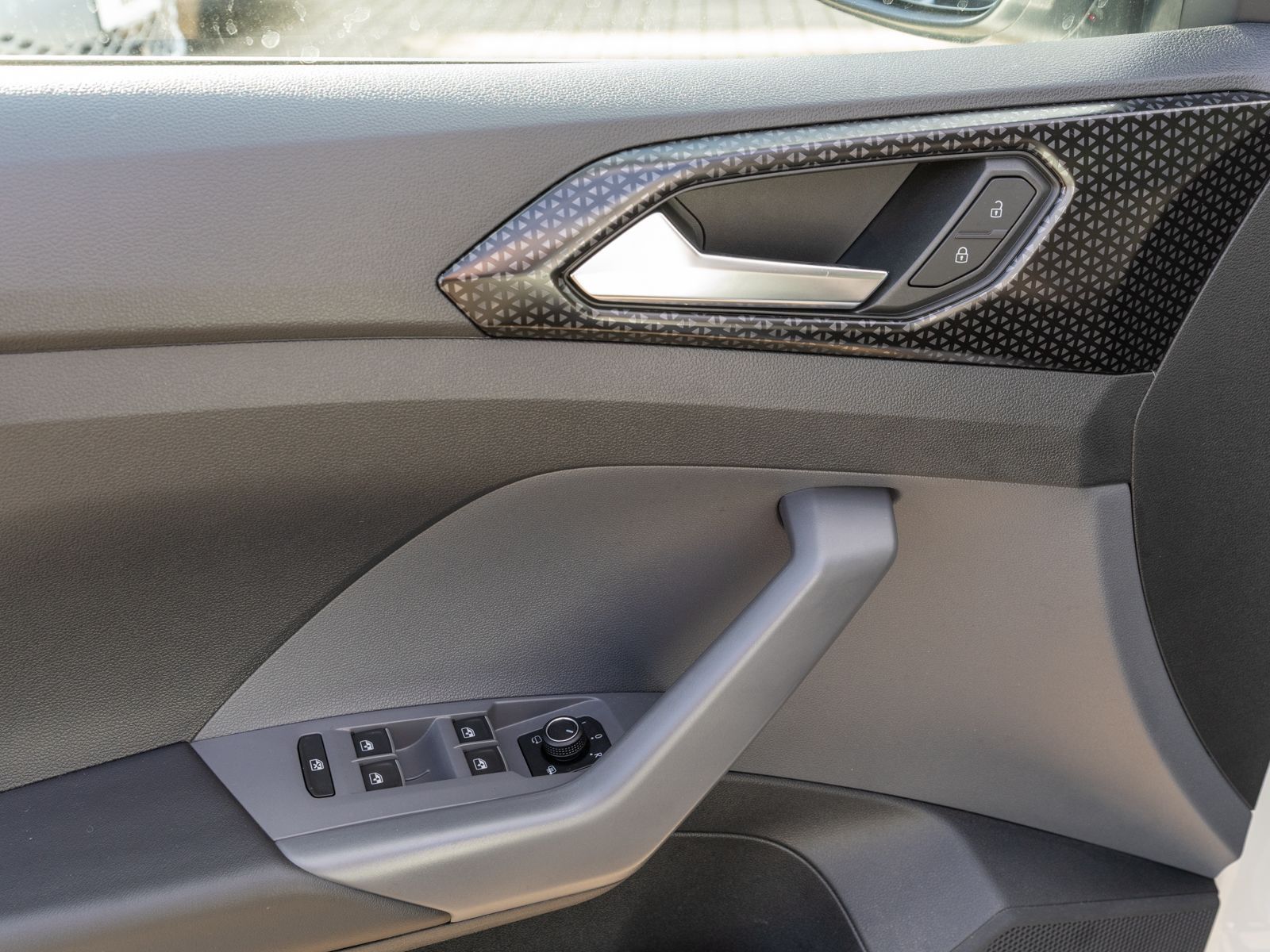 Fahrzeugabbildung Volkswagen T-Cross Style 1.5 TSI DSG LED Navi SHZ RFK ACC