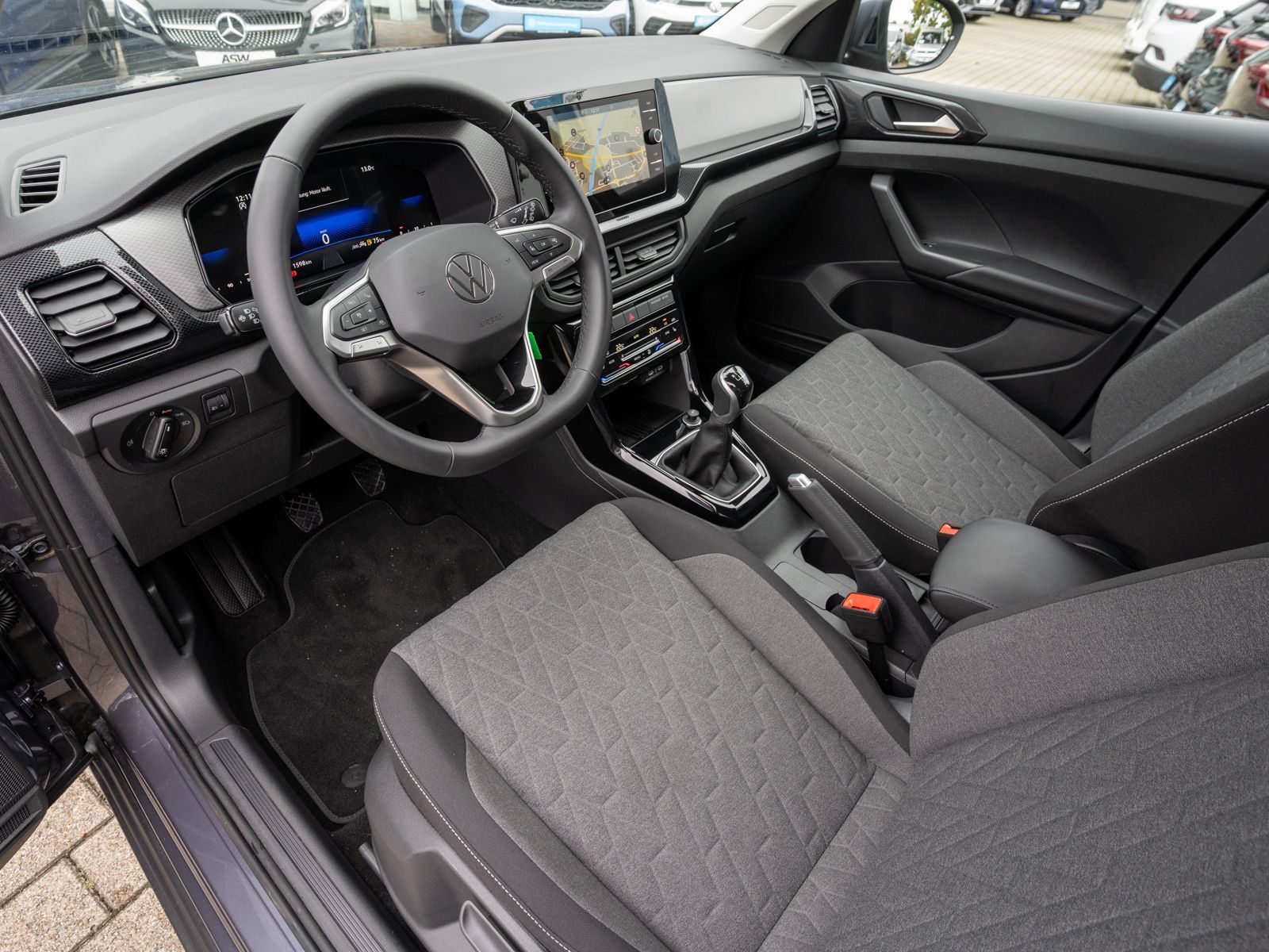 Fahrzeugabbildung Volkswagen T-Cross Life 1.0 TSI LED Navi RFK ACC PDC SHZ