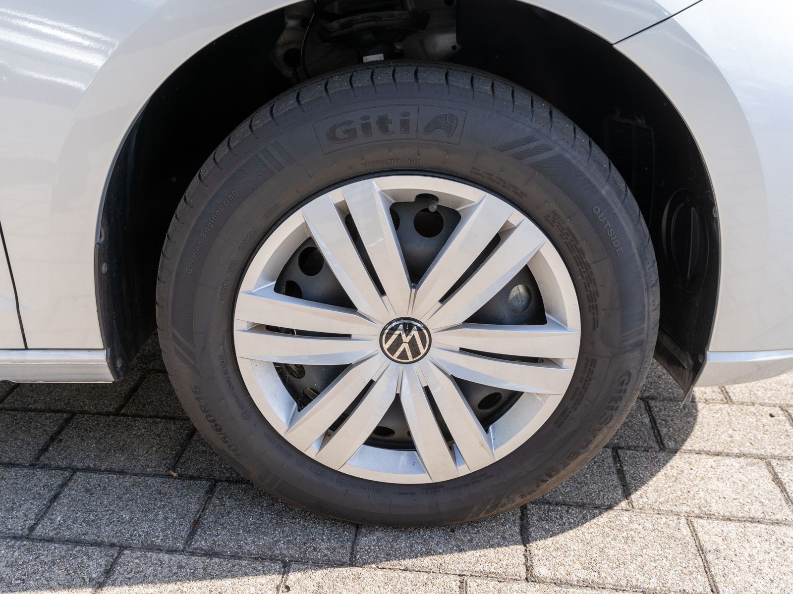 Fahrzeugabbildung Volkswagen Caddy Cargo 1.5 TSI DSG Navi KLIMA RFK SHZ
