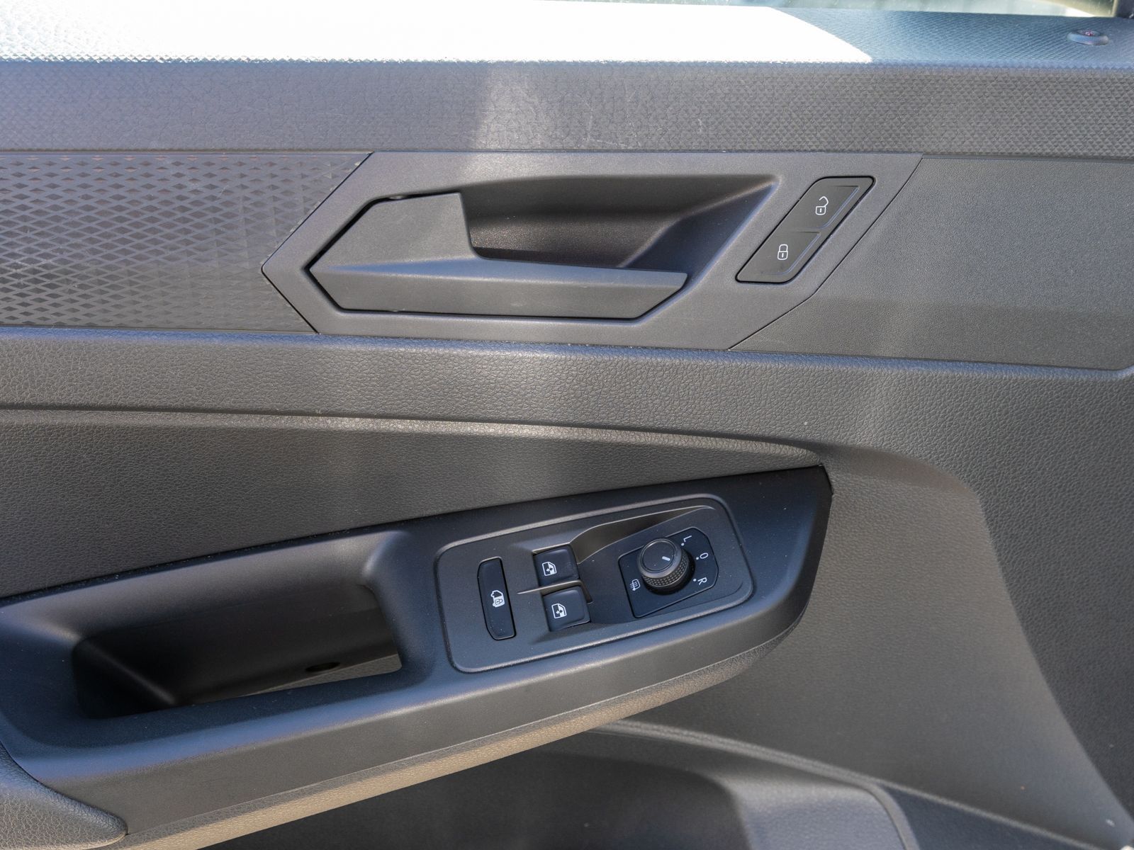 Fahrzeugabbildung Volkswagen Caddy Cargo 1.5 TSI DSG Navi KLIMA RFK SHZ