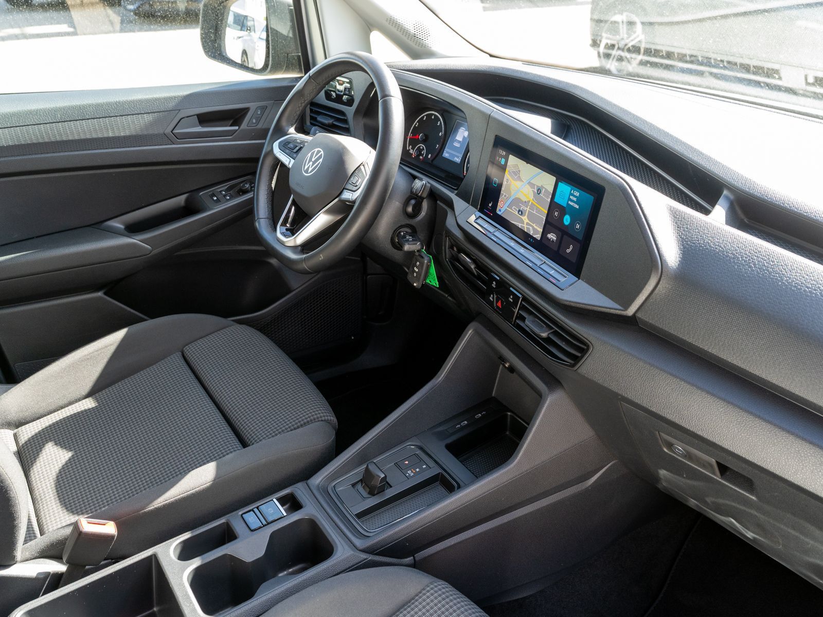 Fahrzeugabbildung Volkswagen Caddy Cargo 1.5 TSI DSG Navi KLIMA RFK SHZ