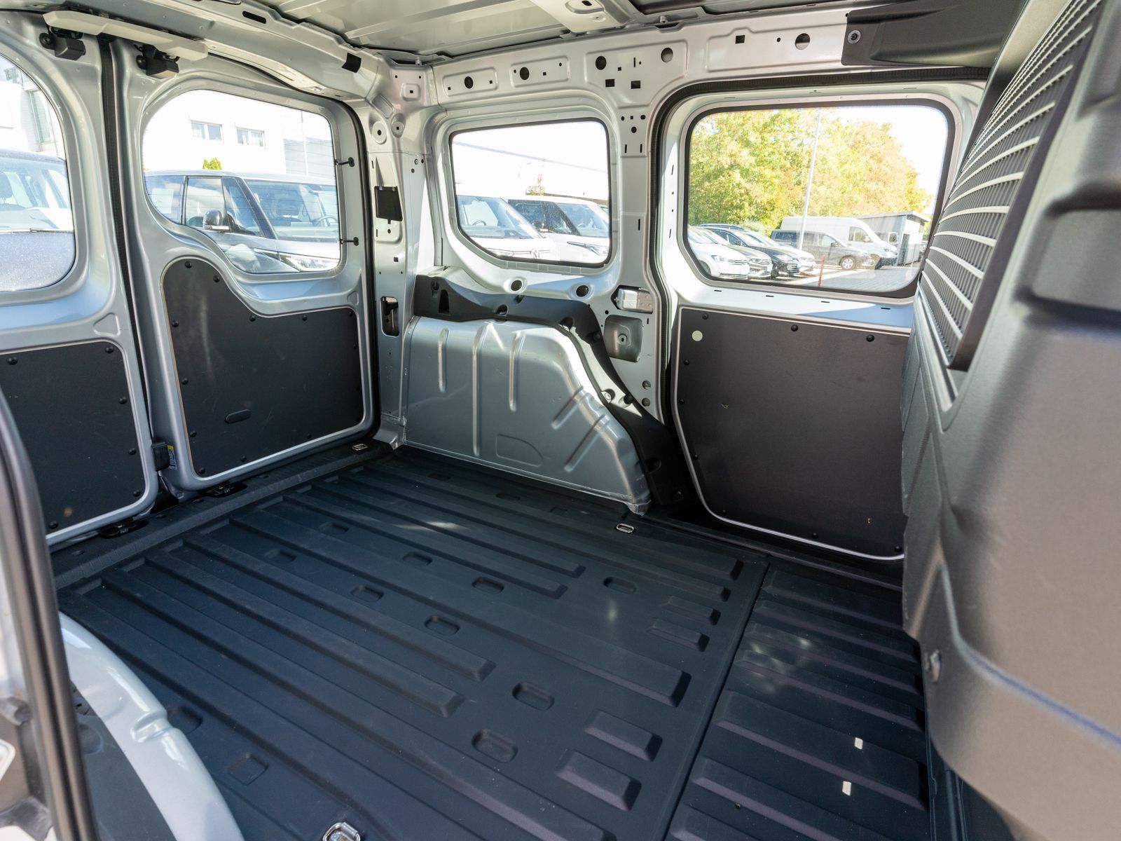 Fahrzeugabbildung Volkswagen Caddy Cargo 1.5 TSI DSG Navi KLIMA RFK SHZ