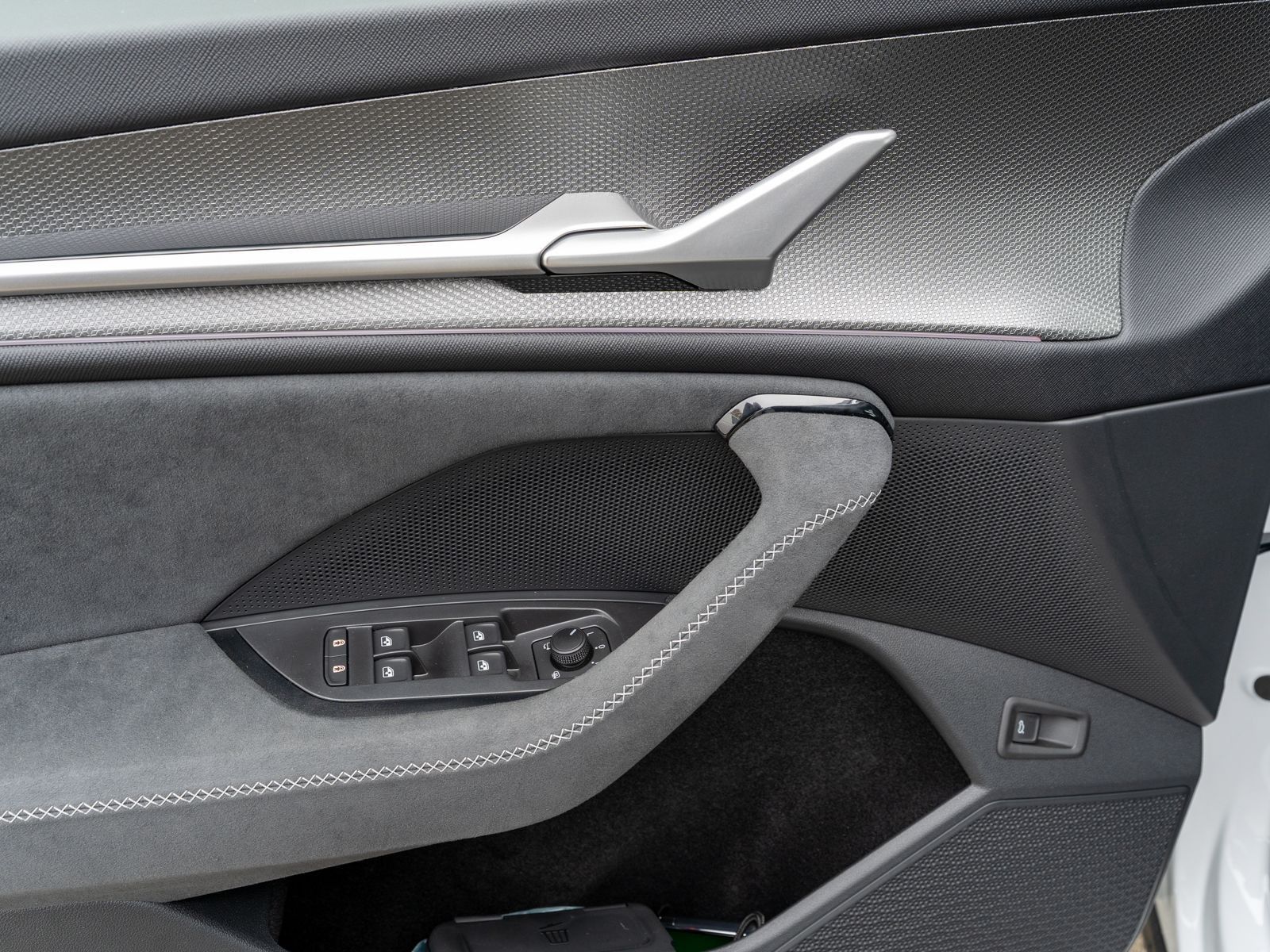 Fahrzeugabbildung SKODA Kodiaq Sportline 2.0 TSI LED Navi AHK HUD SHZ