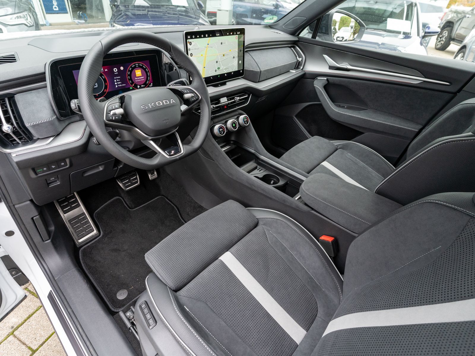 Fahrzeugabbildung SKODA Kodiaq Sportline 2.0 TSI LED Navi AHK HUD SHZ