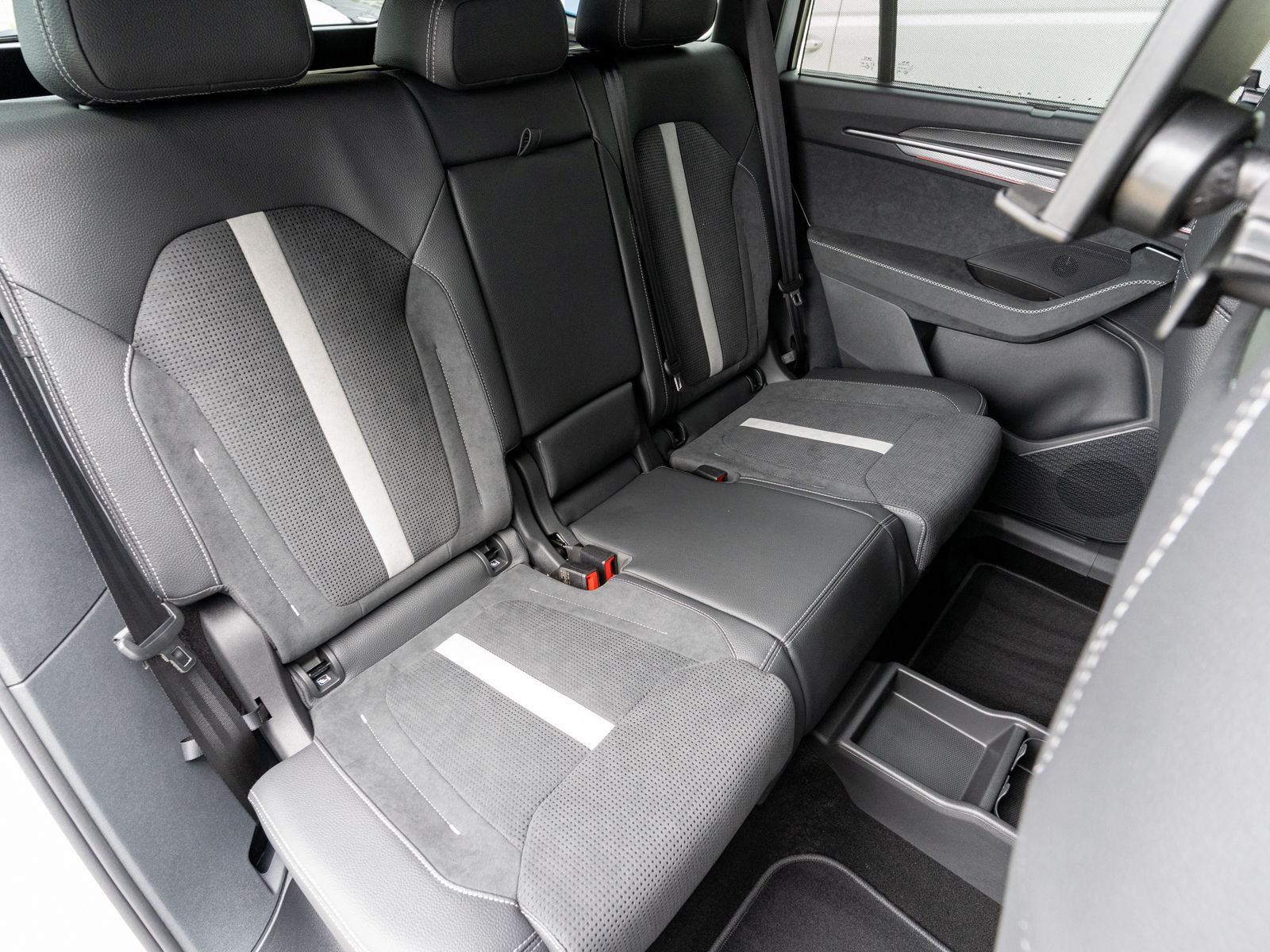 Fahrzeugabbildung SKODA Kodiaq Sportline 2.0 TSI LED Navi AHK HUD SHZ