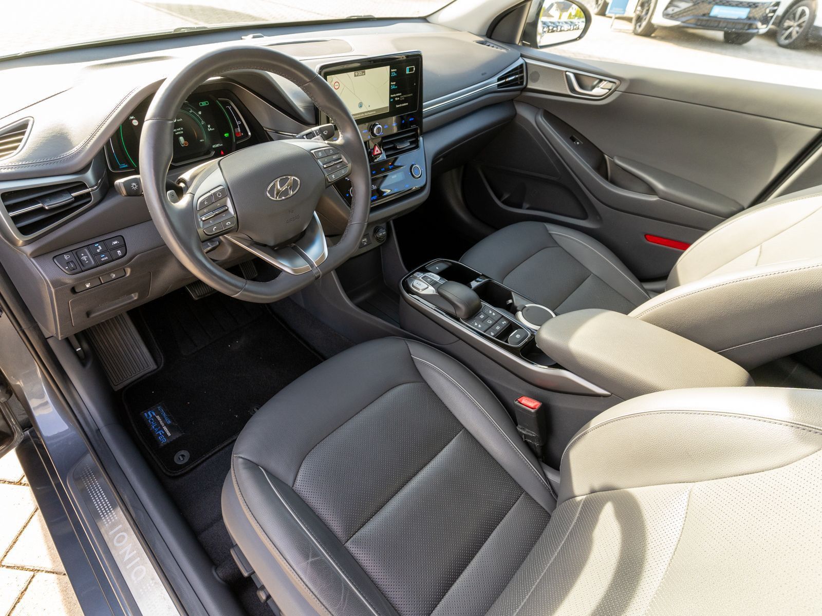 Fahrzeugabbildung Hyundai Ioniq Elektro Premium LED SHZ RFK LEDER WÄPU ACC
