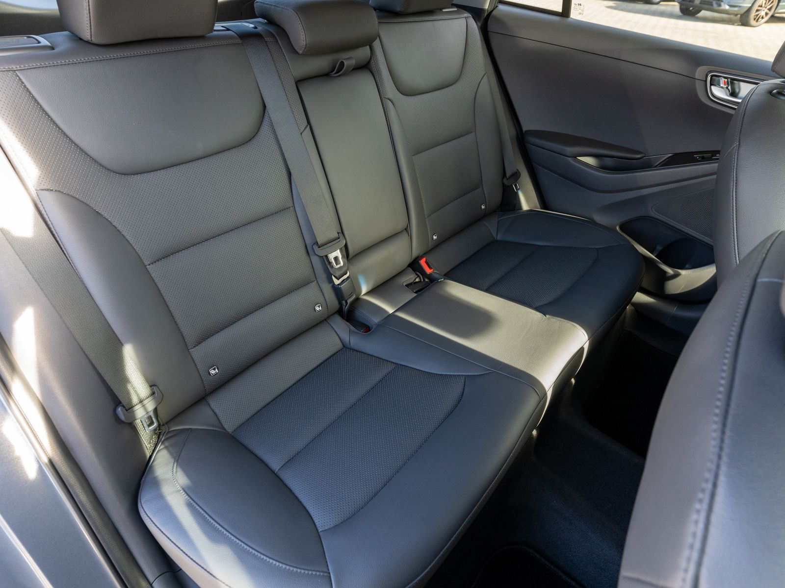 Fahrzeugabbildung Hyundai Ioniq Elektro Premium LED SHZ RFK LEDER WÄPU ACC