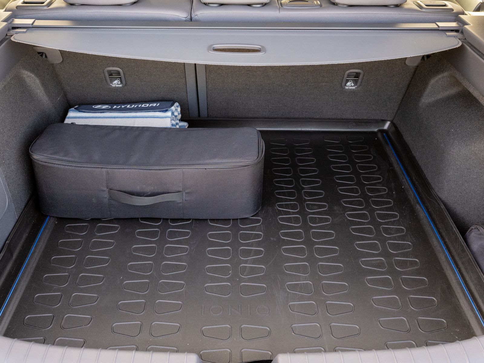 Fahrzeugabbildung Hyundai Ioniq Elektro Premium LED SHZ RFK LEDER WÄPU ACC