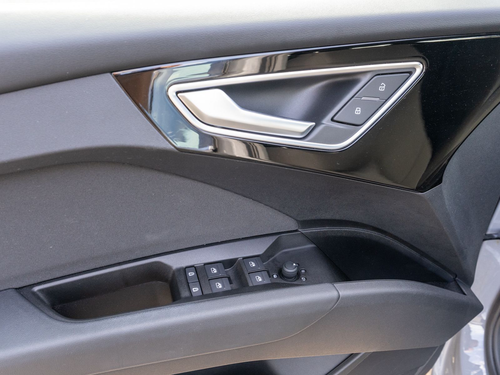 Fahrzeugabbildung Audi Q4 35 e-tron LED KLIMA PANO SHZ