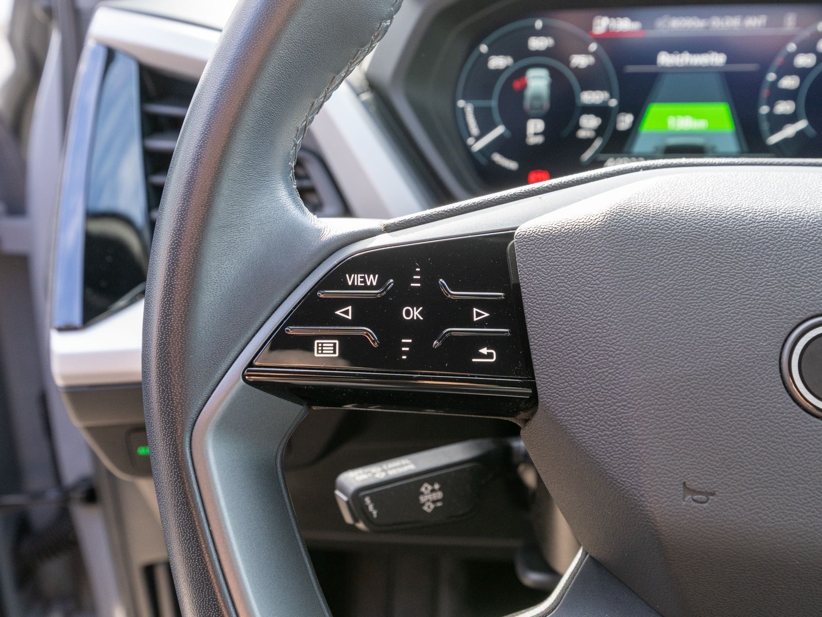 Fahrzeugabbildung Audi Q4 35 e-tron LED KLIMA PANO SHZ