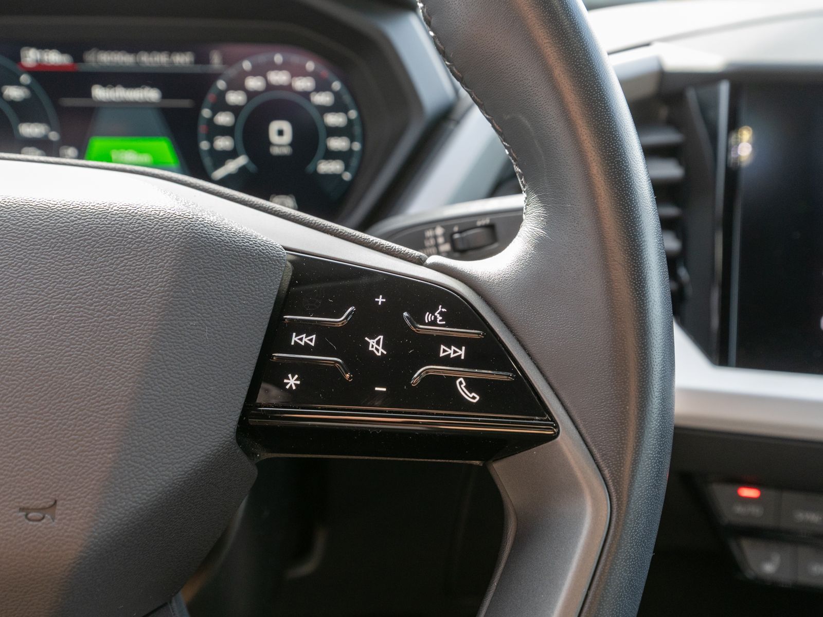Fahrzeugabbildung Audi Q4 35 e-tron LED KLIMA PANO SHZ