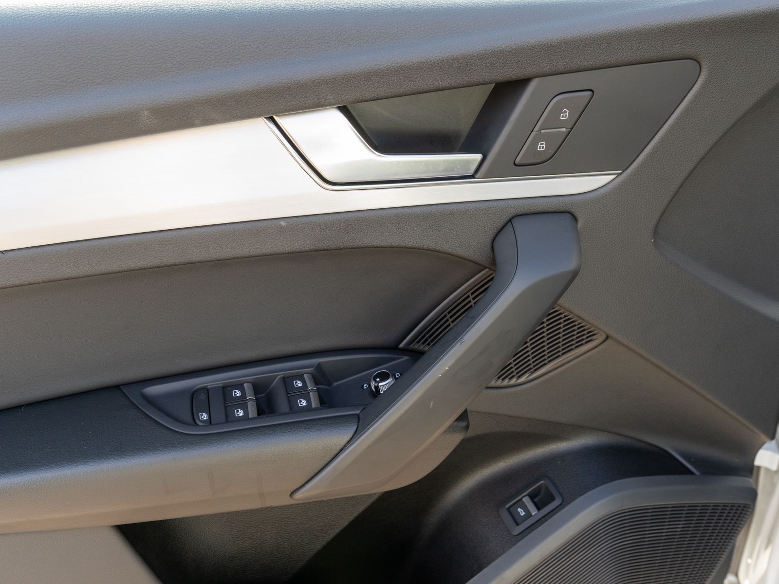 Fahrzeugabbildung Audi Q5 S line 40TDI quattro NAVI MATRIX B&O AHK 360°
