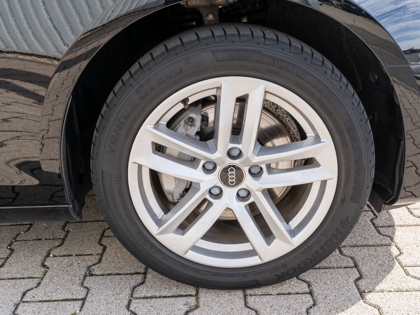 Fahrzeugabbildung Audi A4 Avant 40TDI NAVI MATRIX STDHZ AHK SHZ PDC