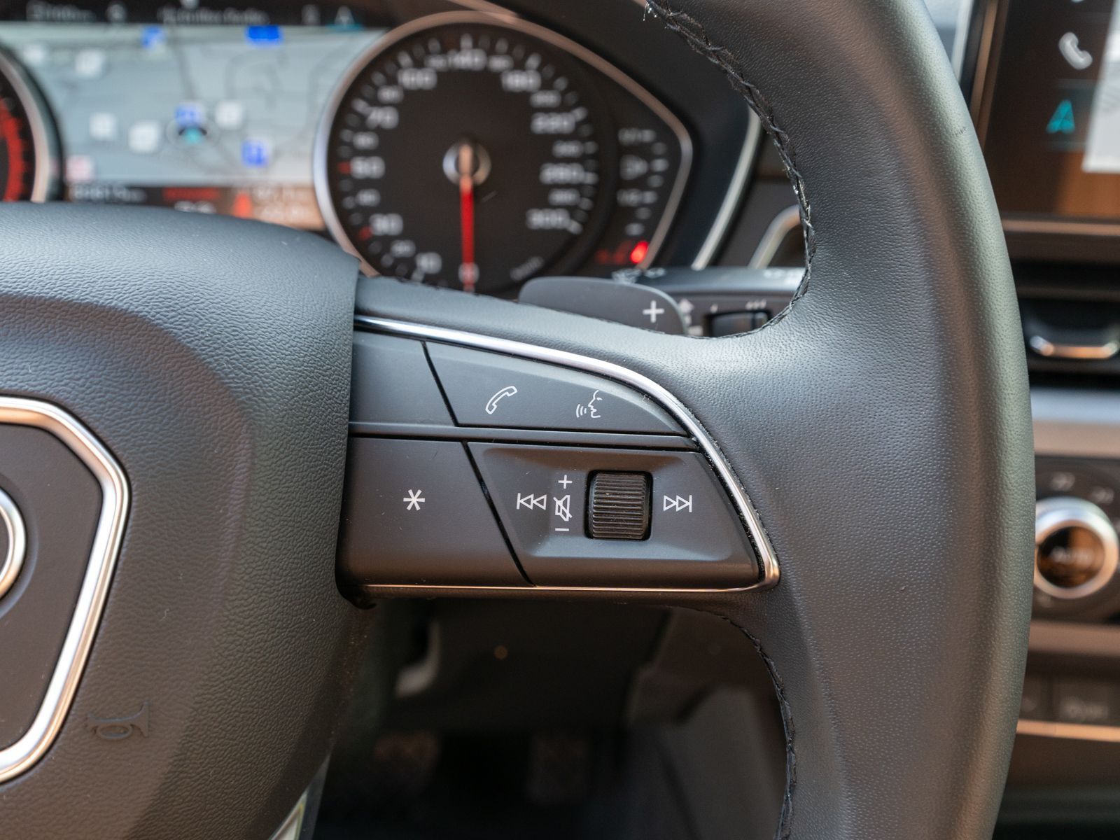 Fahrzeugabbildung Audi A4 Avant 40TDI NAVI MATRIX STDHZ AHK SHZ PDC