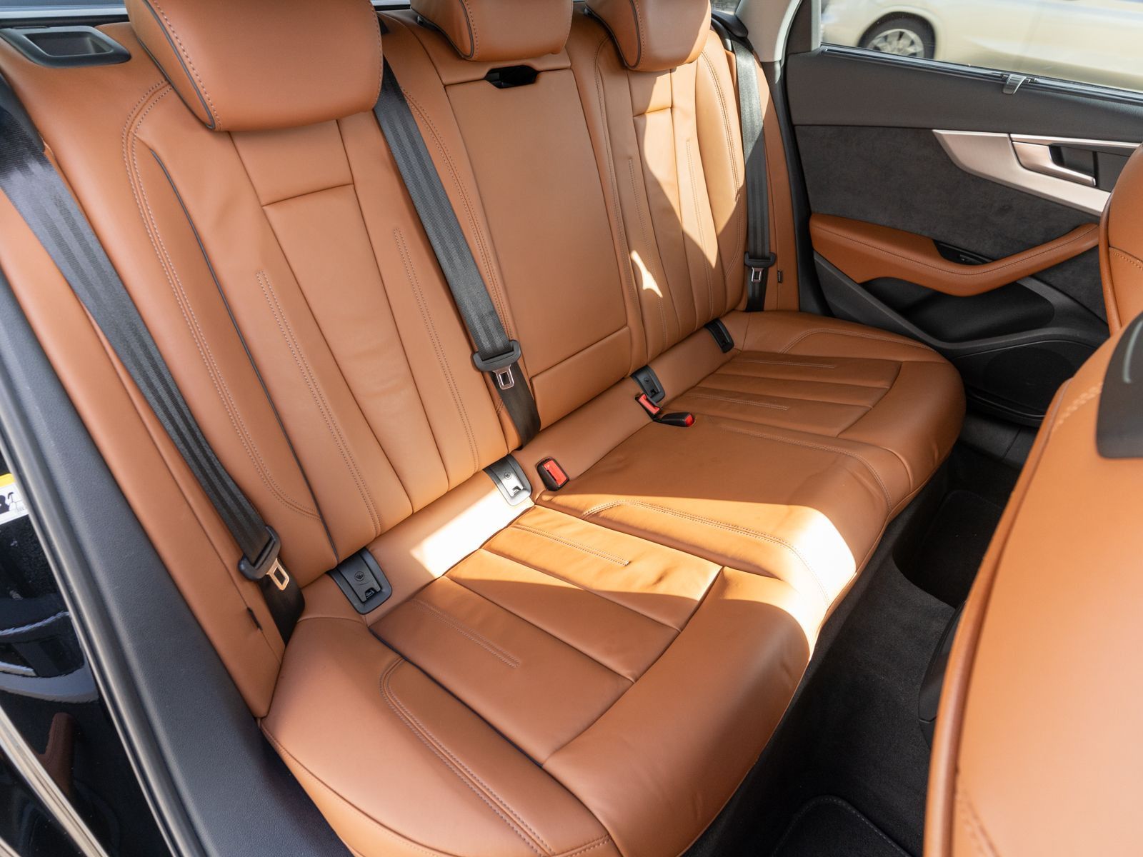Fahrzeugabbildung Audi A4 Avant 40TDI NAVI MATRIX STDHZ AHK SHZ PDC