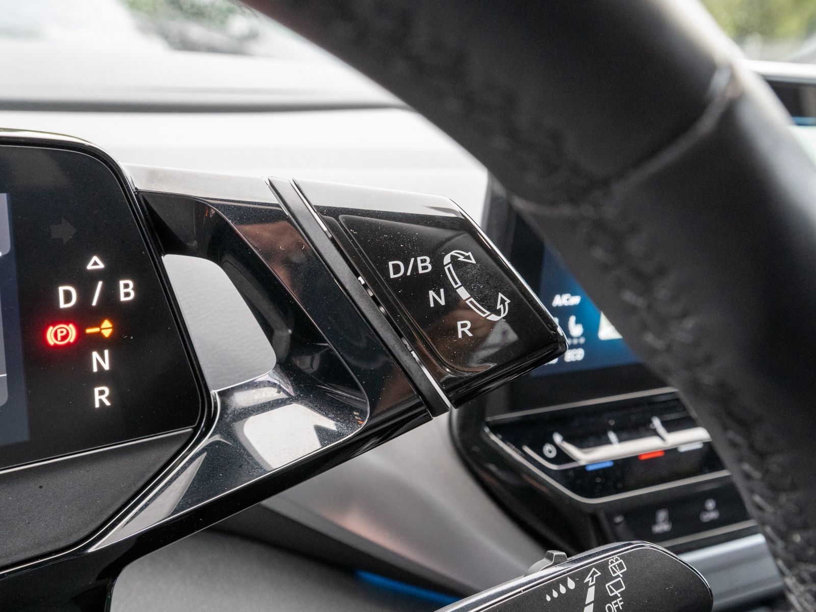 Fahrzeugabbildung Volkswagen ID.4 Pro 4MOTION LED Navi AHK RFK WÄPU DCC SHZ