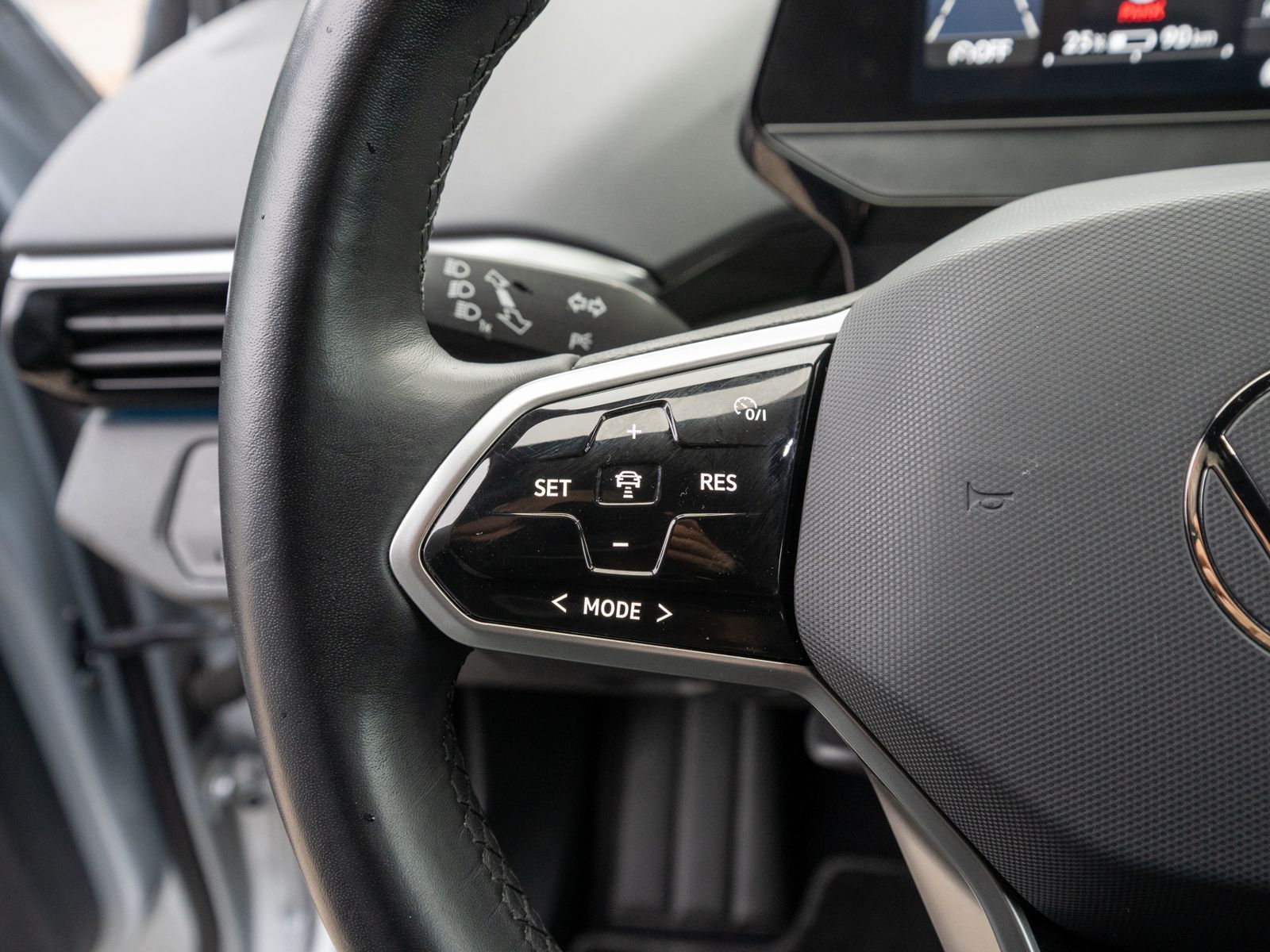 Fahrzeugabbildung Volkswagen ID.4 Pro 4MOTION LED Navi AHK RFK WÄPU DCC SHZ