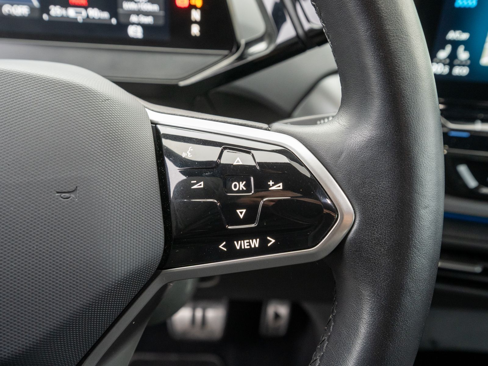 Fahrzeugabbildung Volkswagen ID.4 Pro 4MOTION LED Navi AHK RFK WÄPU DCC SHZ