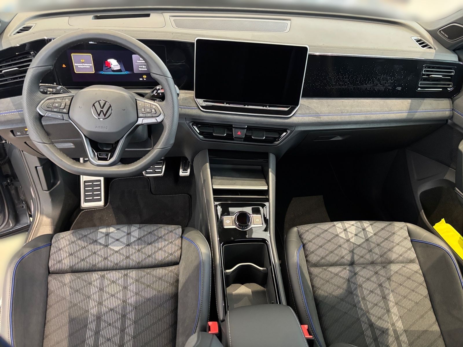Fahrzeugabbildung Volkswagen Tiguan R-Line 2.0TSI 4MOTION 265 PS DSG Navi AHK