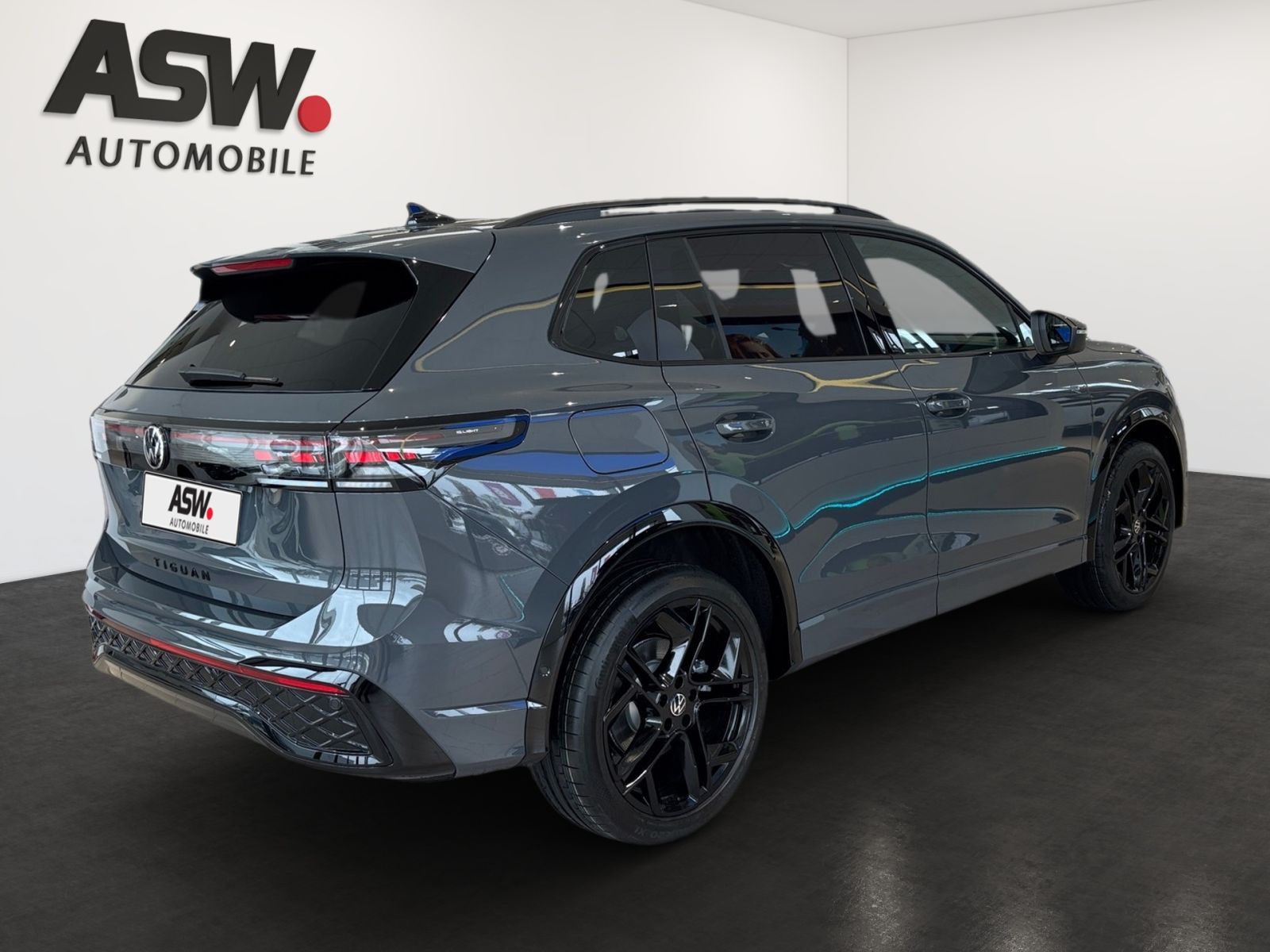 Fahrzeugabbildung Volkswagen Tiguan R-Line 2.0TSI 4MOTION 265 PS DSG Navi AHK
