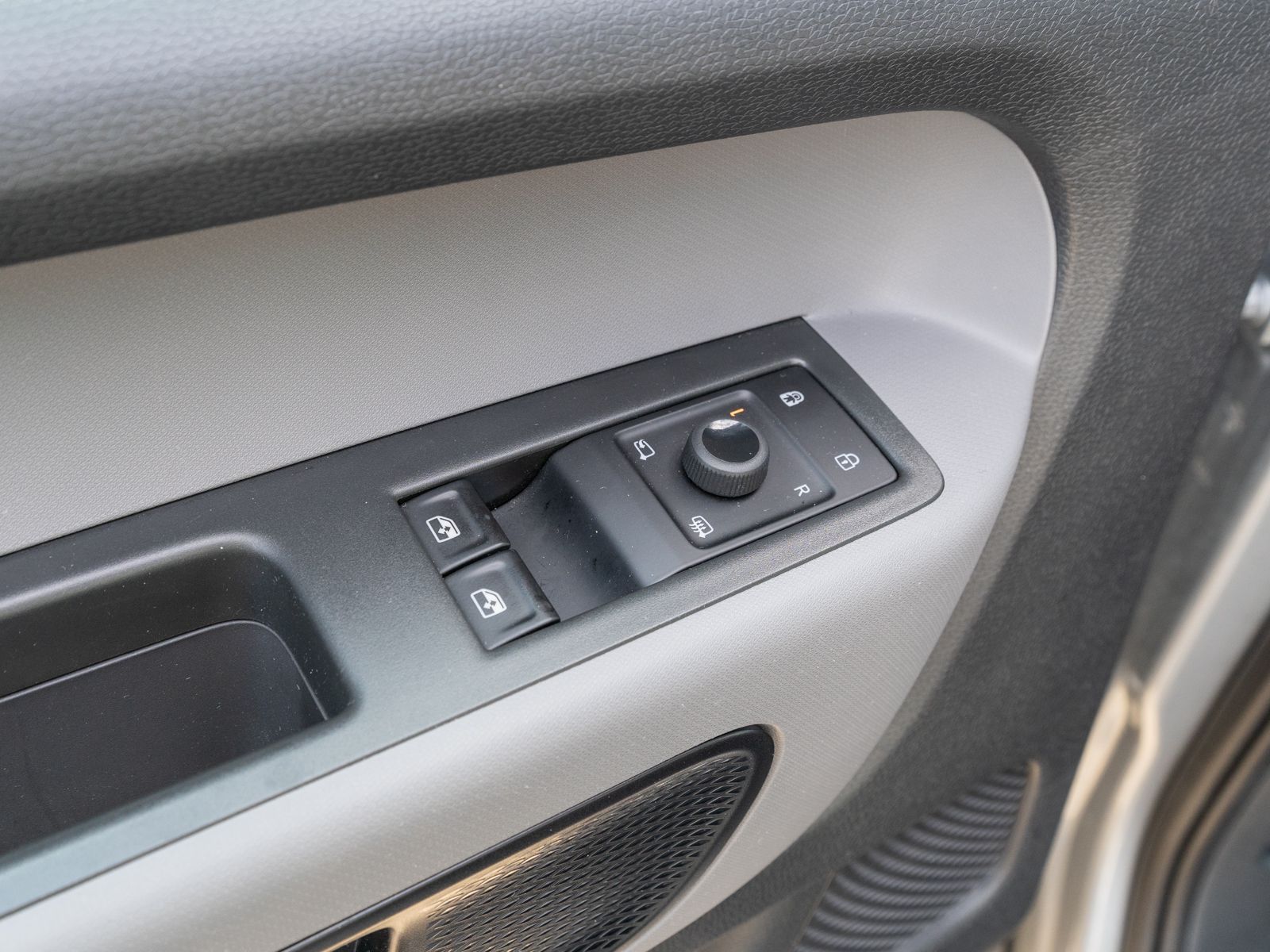 Fahrzeugabbildung Volkswagen ID.Buzz Pro Heckantrieb LED Navi HUD RFK AHK ACC