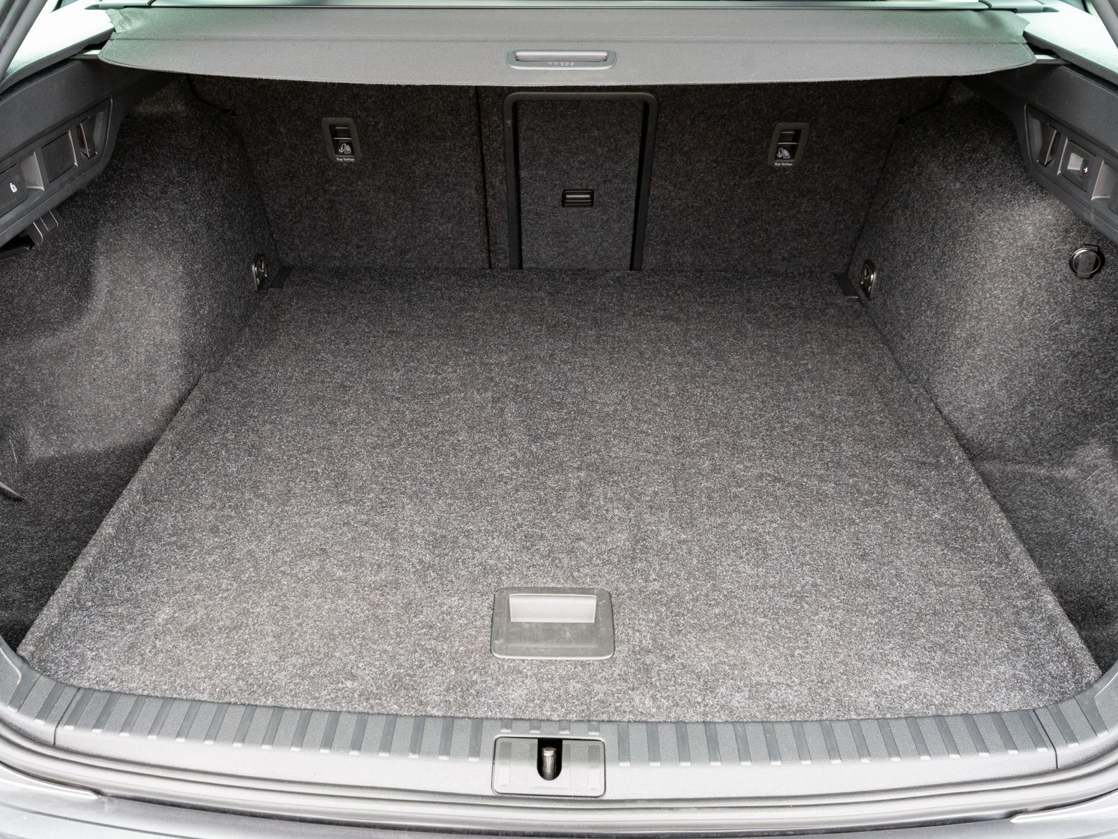 Fahrzeugabbildung SKODA Octavia RS Combi 2.0TSI DSG PANO RFK STDHZ ACC