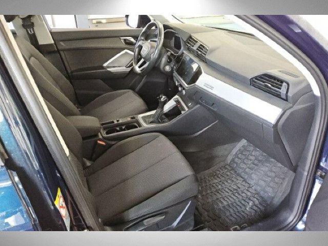 Fahrzeugabbildung Audi Q3 advanced 40TFSI quattro MATRIX AHK RFK PDC VC