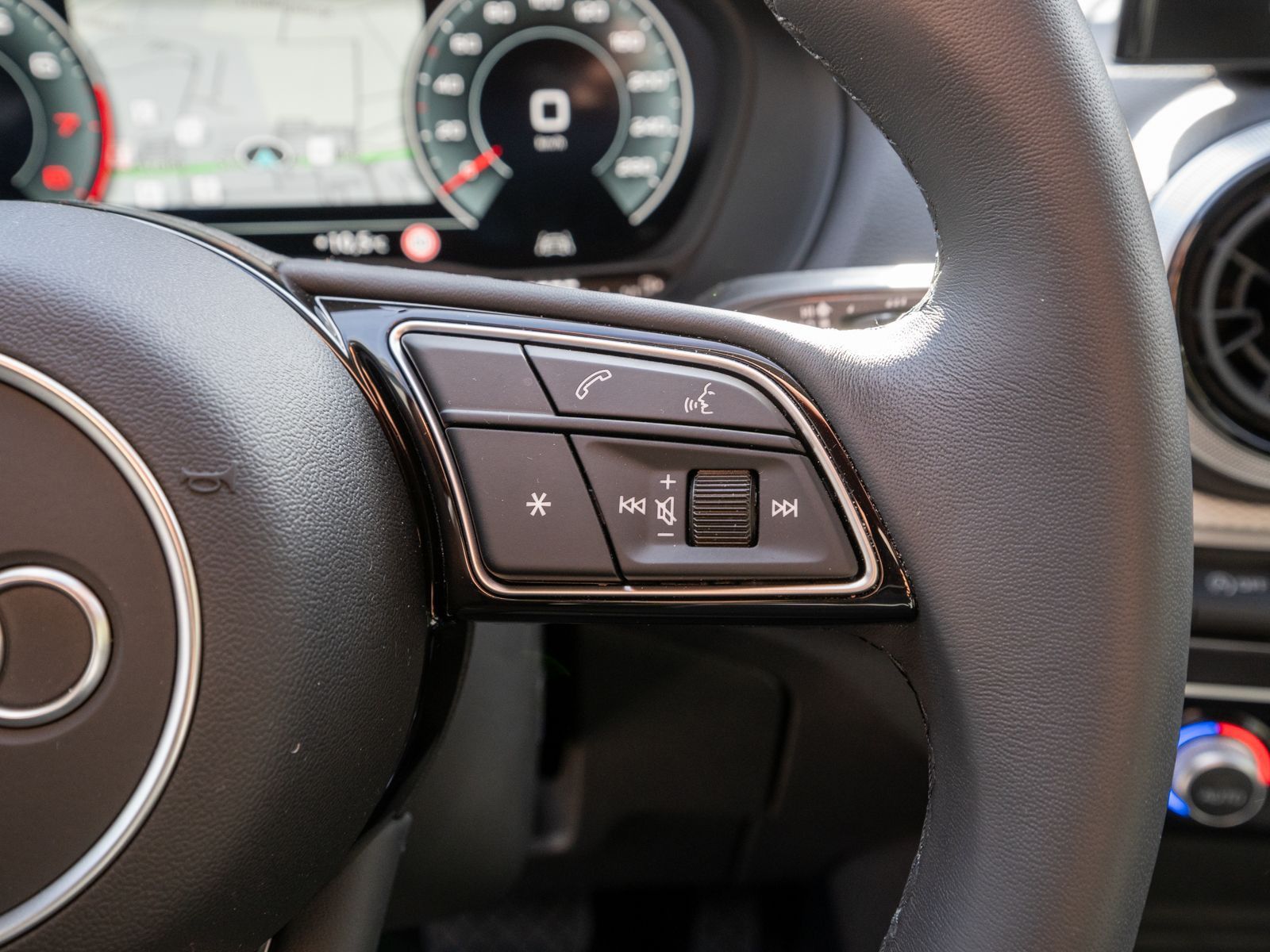 Fahrzeugabbildung Audi Q2 advanced 35TFSI Stronic NAVI LED AHK SHZ PDC