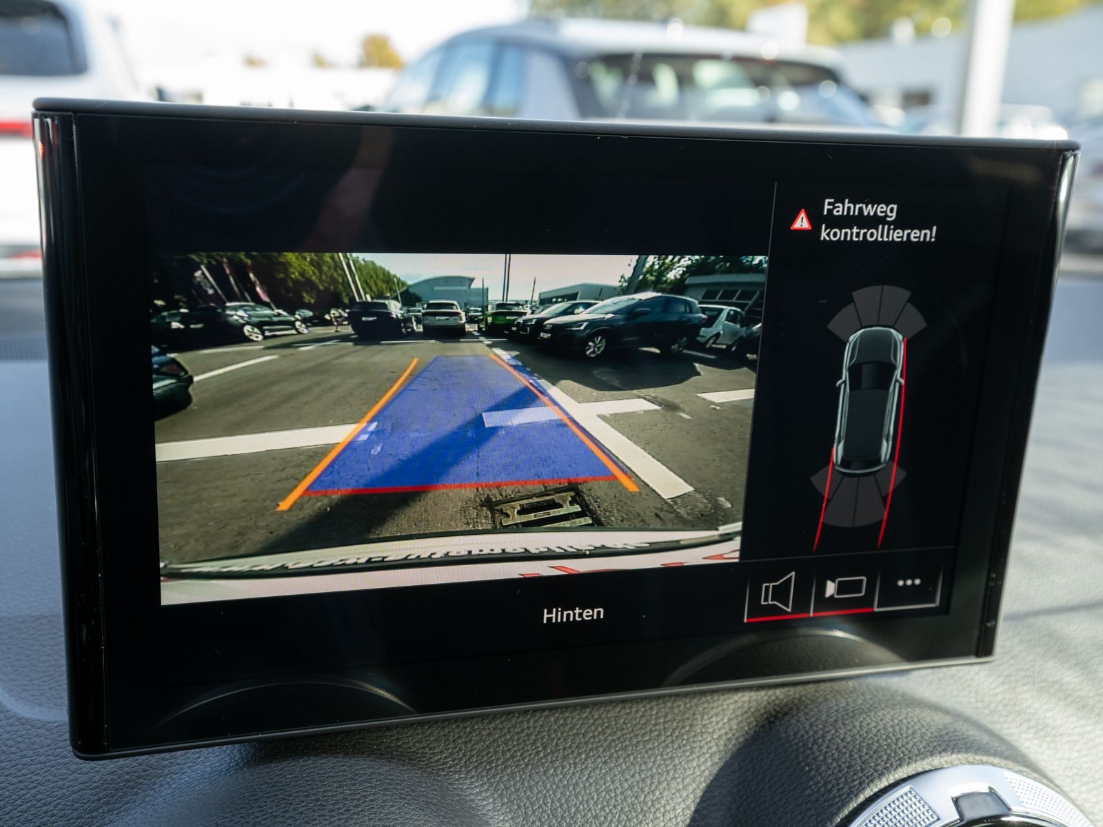Fahrzeugabbildung Audi Q2 advanced 35TFSI Stronic NAVI LED AHK SHZ PDC