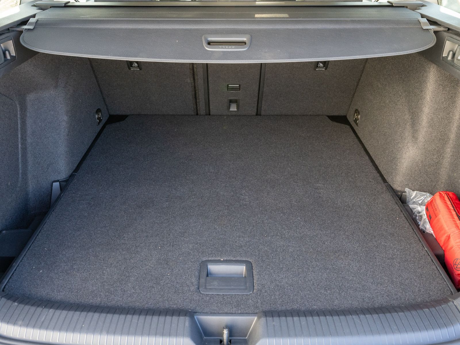 Fahrzeugabbildung Volkswagen Golf Variant Life 2.0TDI DSG LED Nav PDC SHZ ACC